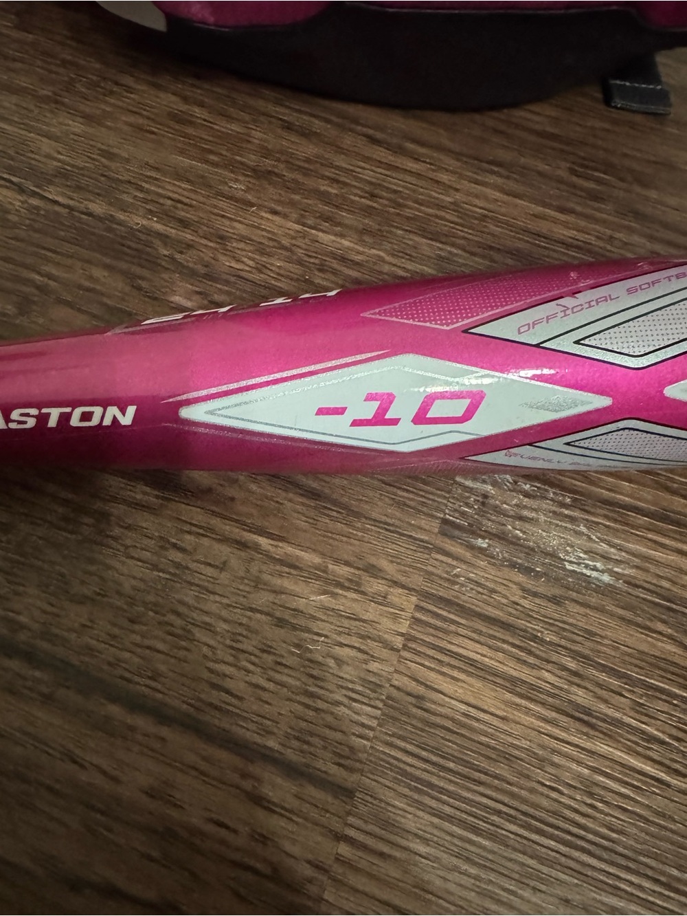 Easton Pink Softball TBall Helmet, Bat, Glove & Backpack Set - Picture 7 of 15